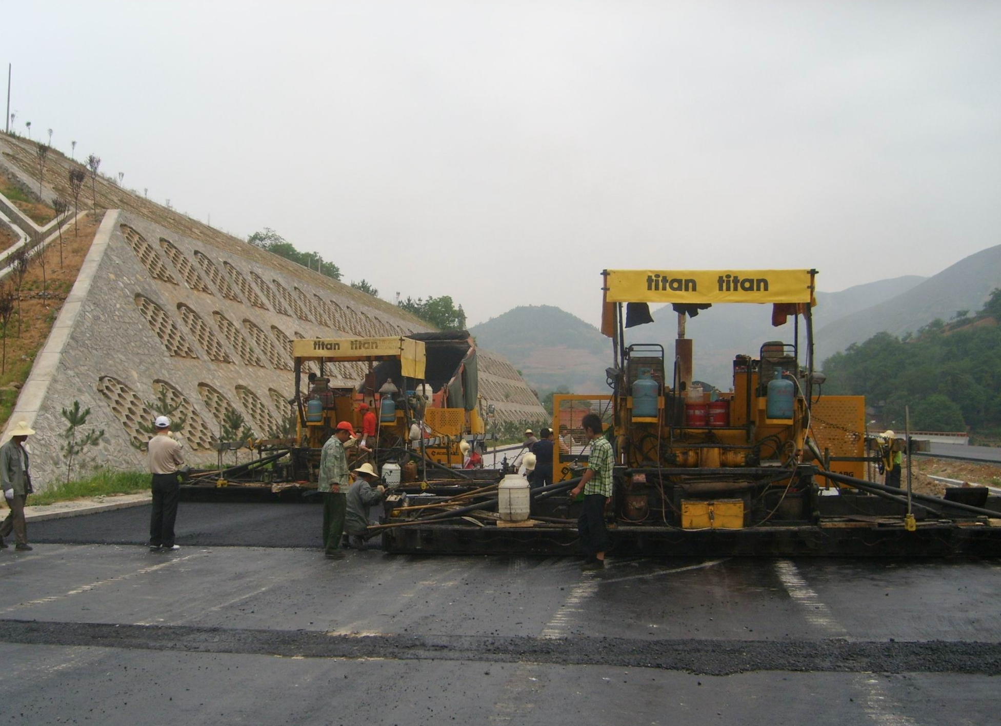 瀝青混凝土攤鋪機