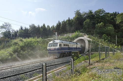 1567392540955046.jpg 湖南蒙華鐵路項目順利完成動態驗收.jpg